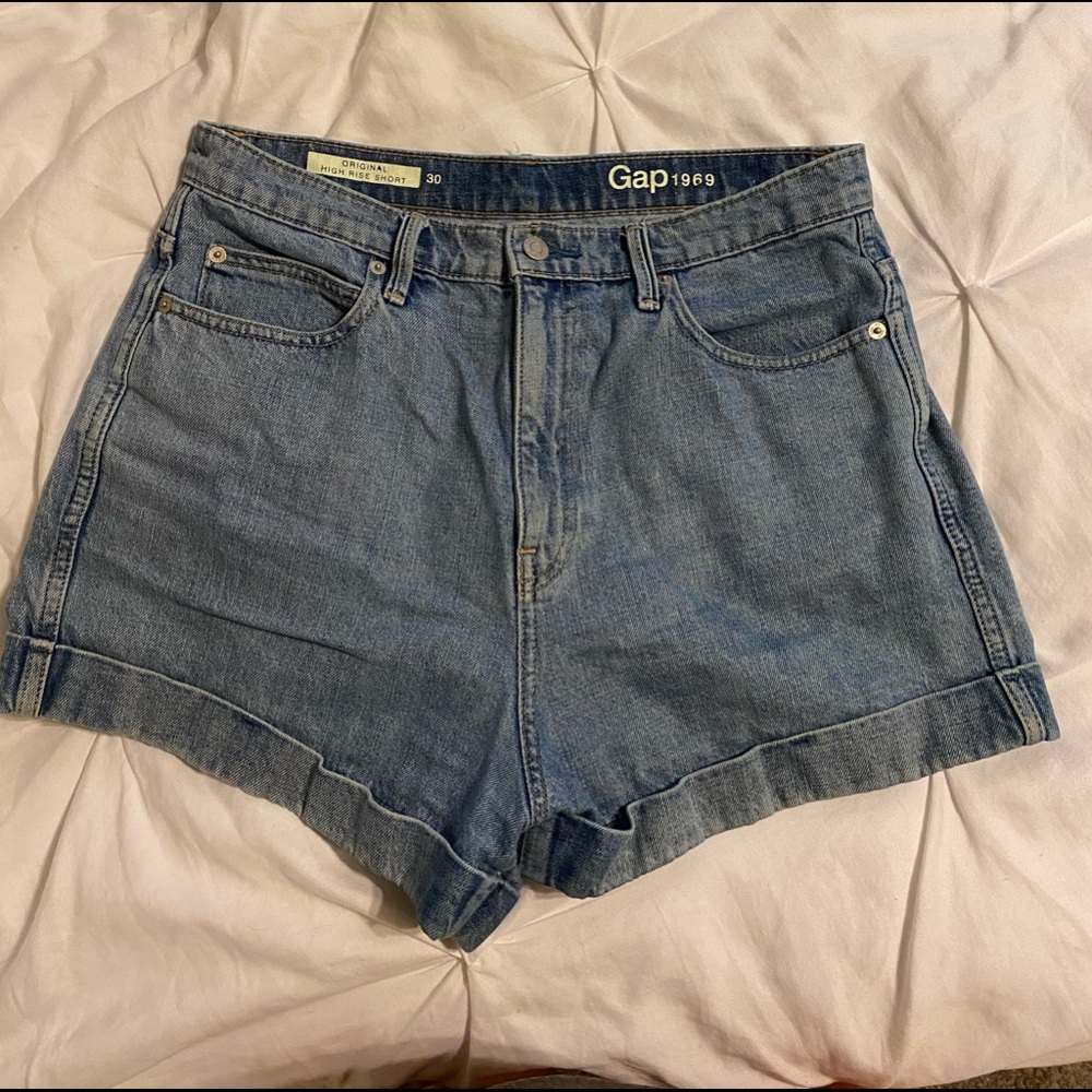 GAP shorts